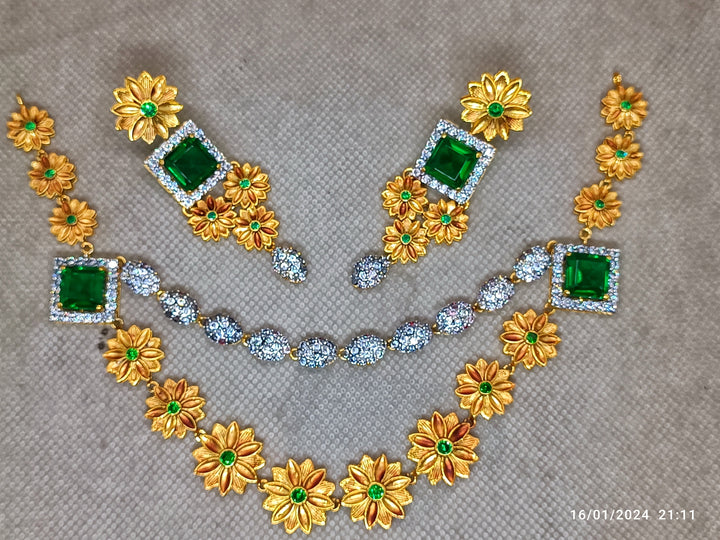 Beautiful amrold necklace set