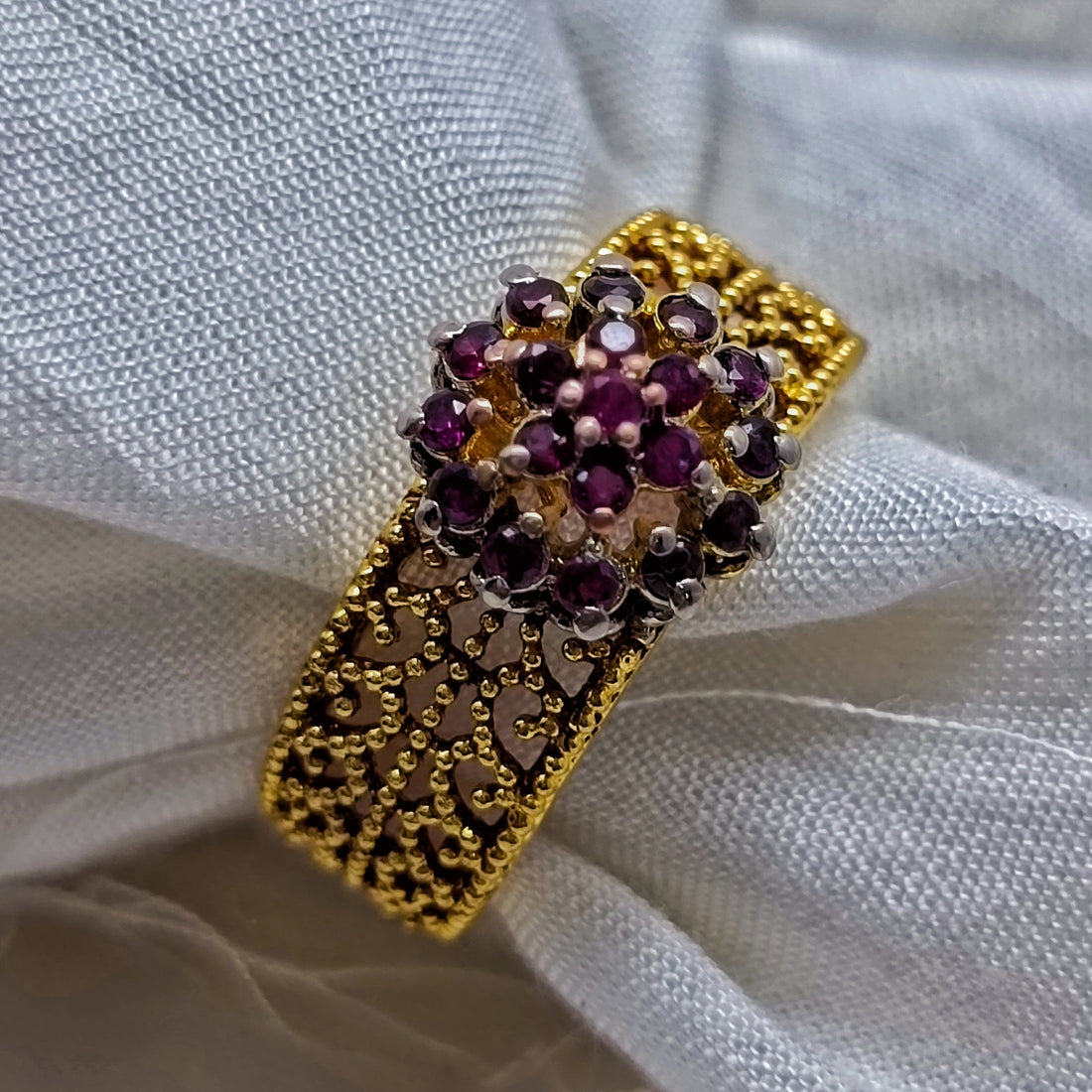 Beautiful red ruby ring/uk25