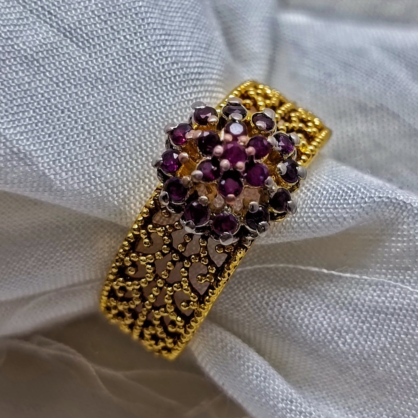 Beautiful red ruby ring/uk25