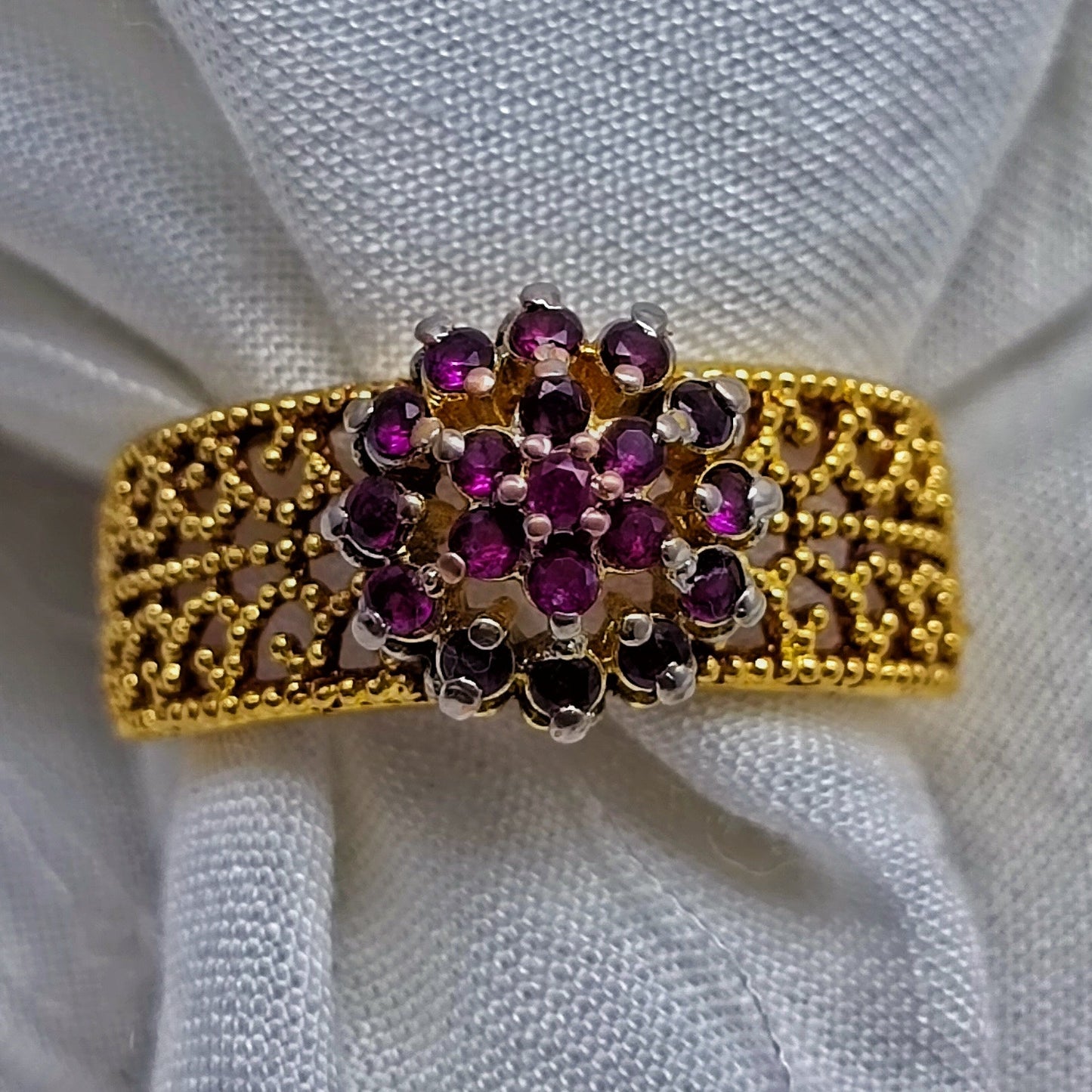 Beautiful red ruby ring/uk25