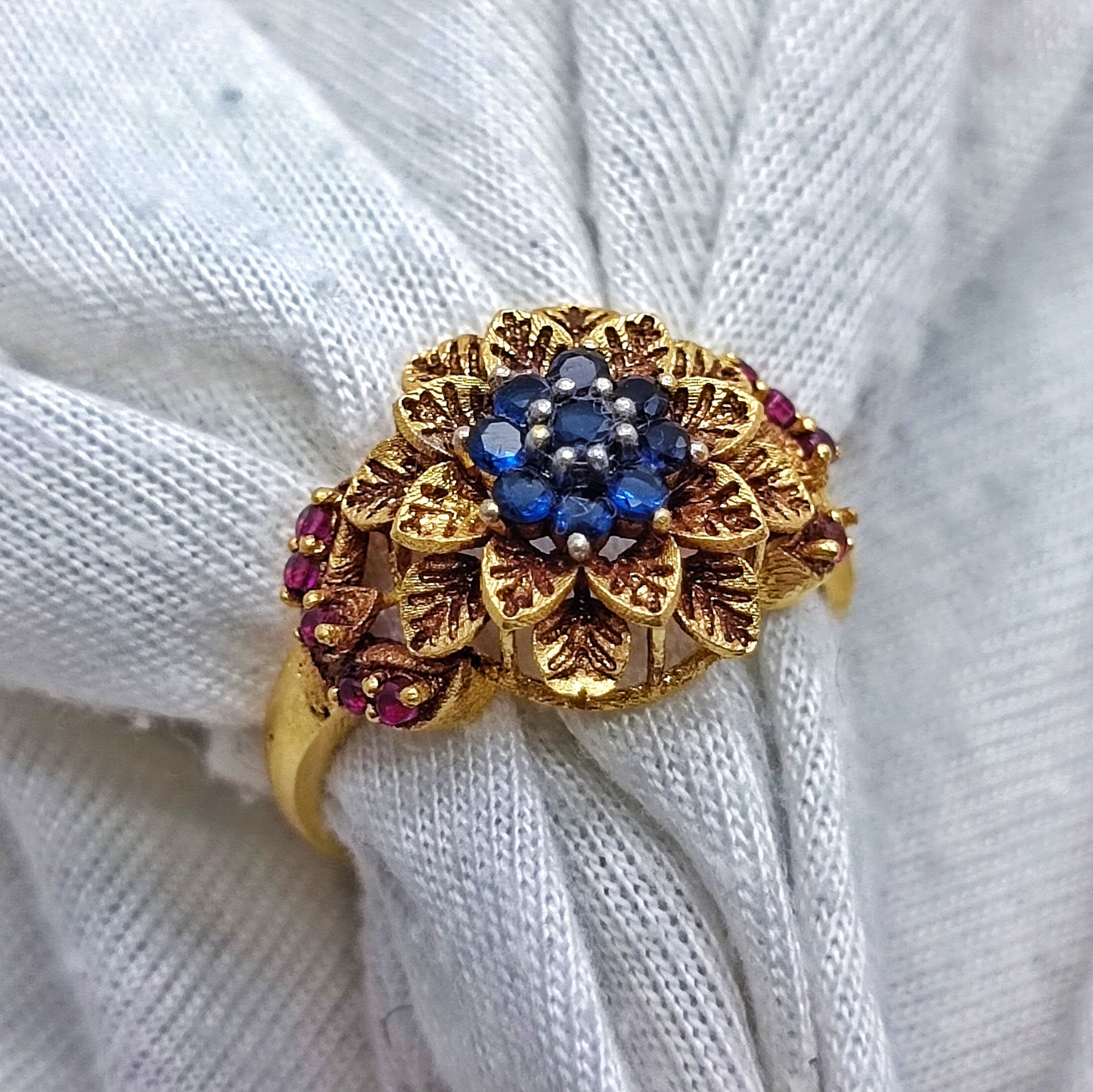 Beautiful sapphire and Ruby stones ring/uk33