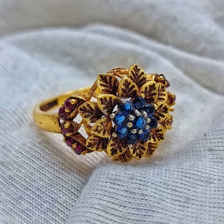 Beautiful sapphire and Ruby stones ring/uk33