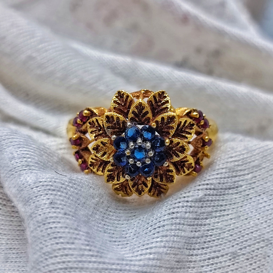 Beautiful sapphire and Ruby stones ring/uk33