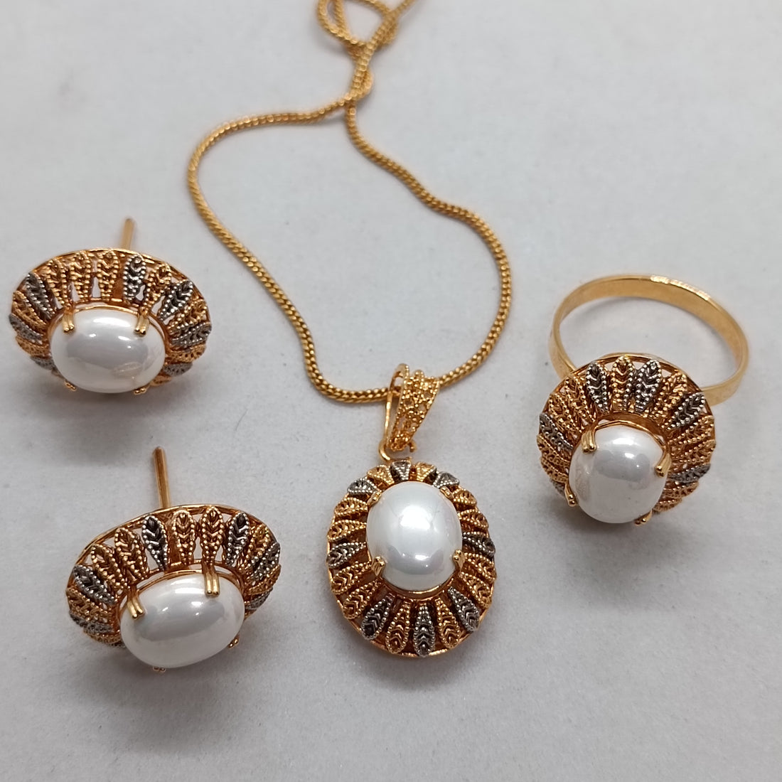 Pearl locket set 1187