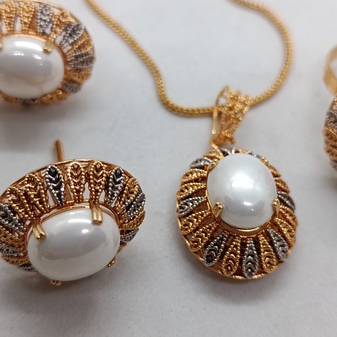 Pearl locket set 1187