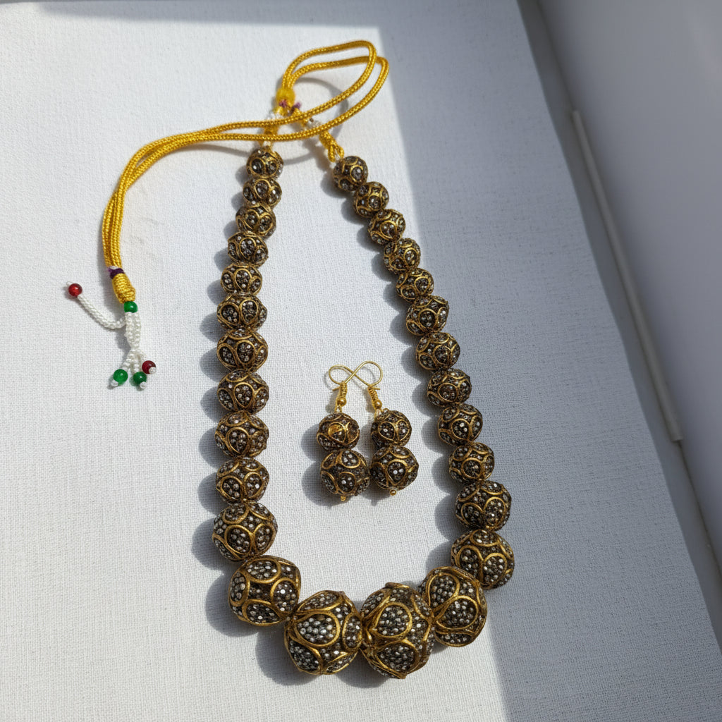 Antique mala
