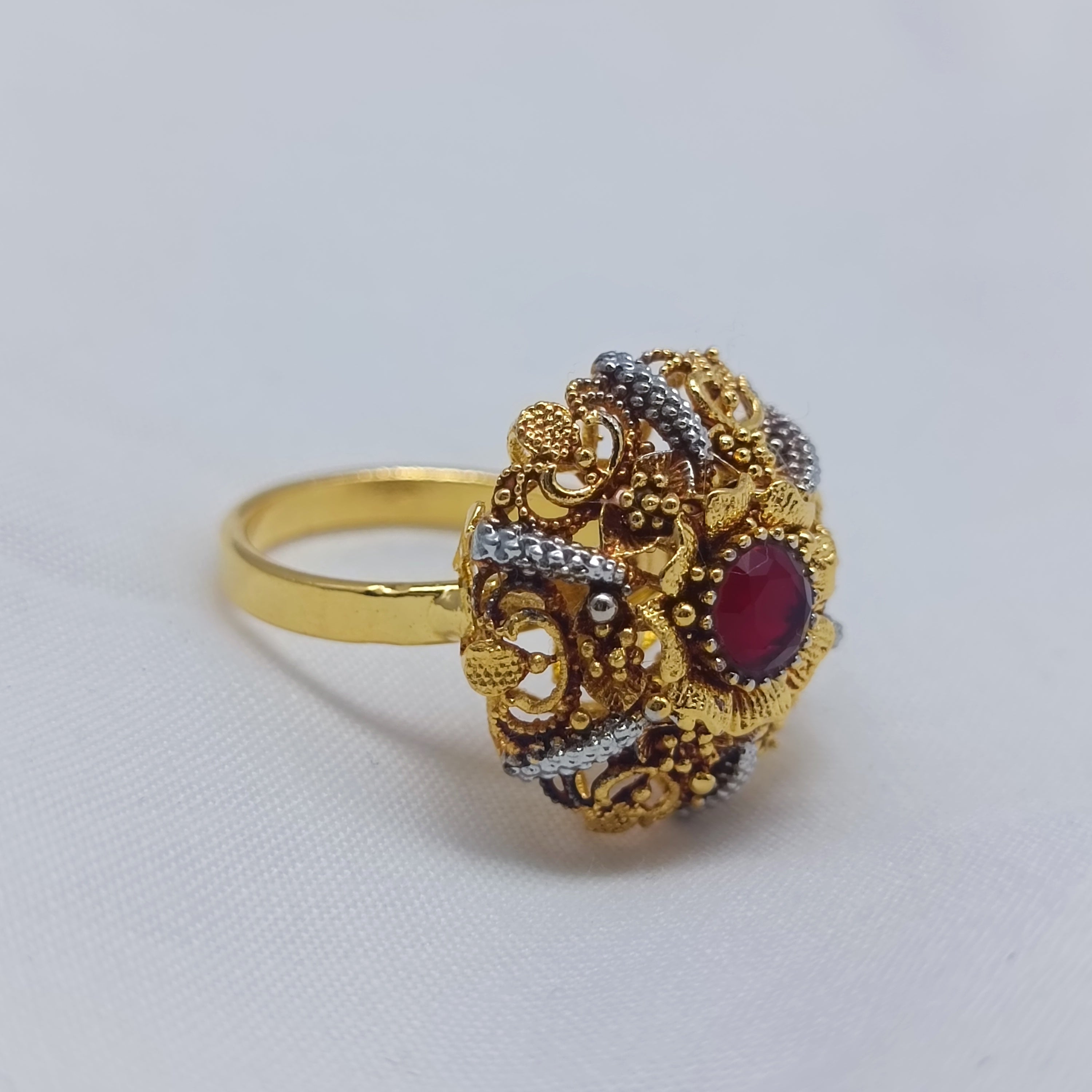 Traditional ring with red chetam stone/uk22