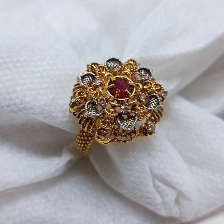 Beautiful traditional ring/uk36