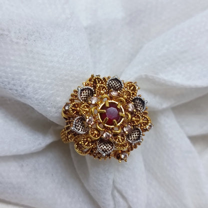 Beautiful traditional ring/uk36
