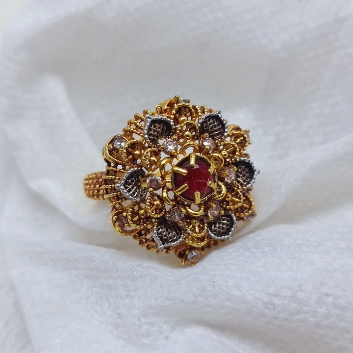 Beautiful traditional ring/uk36