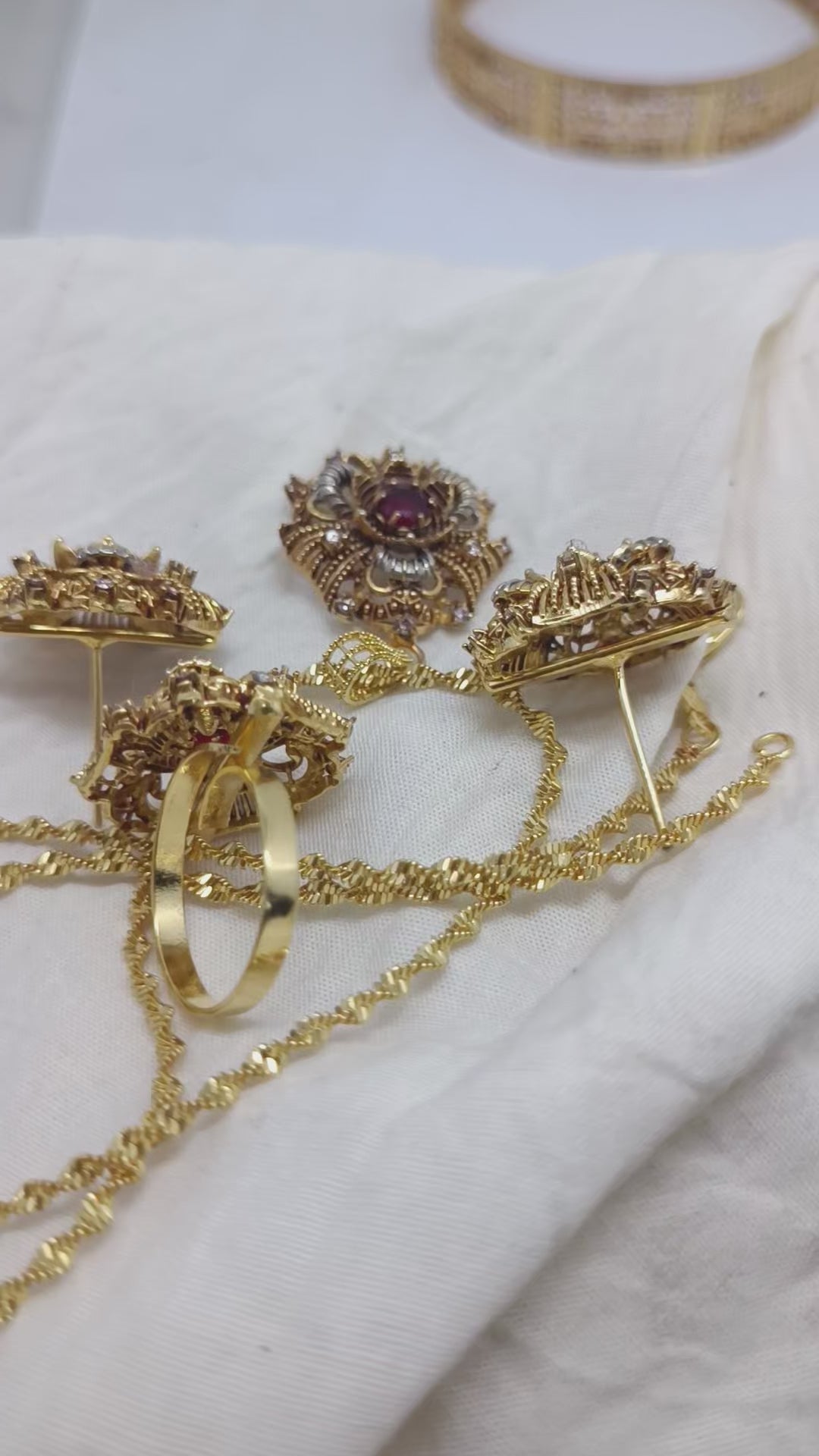 locket set  traditional