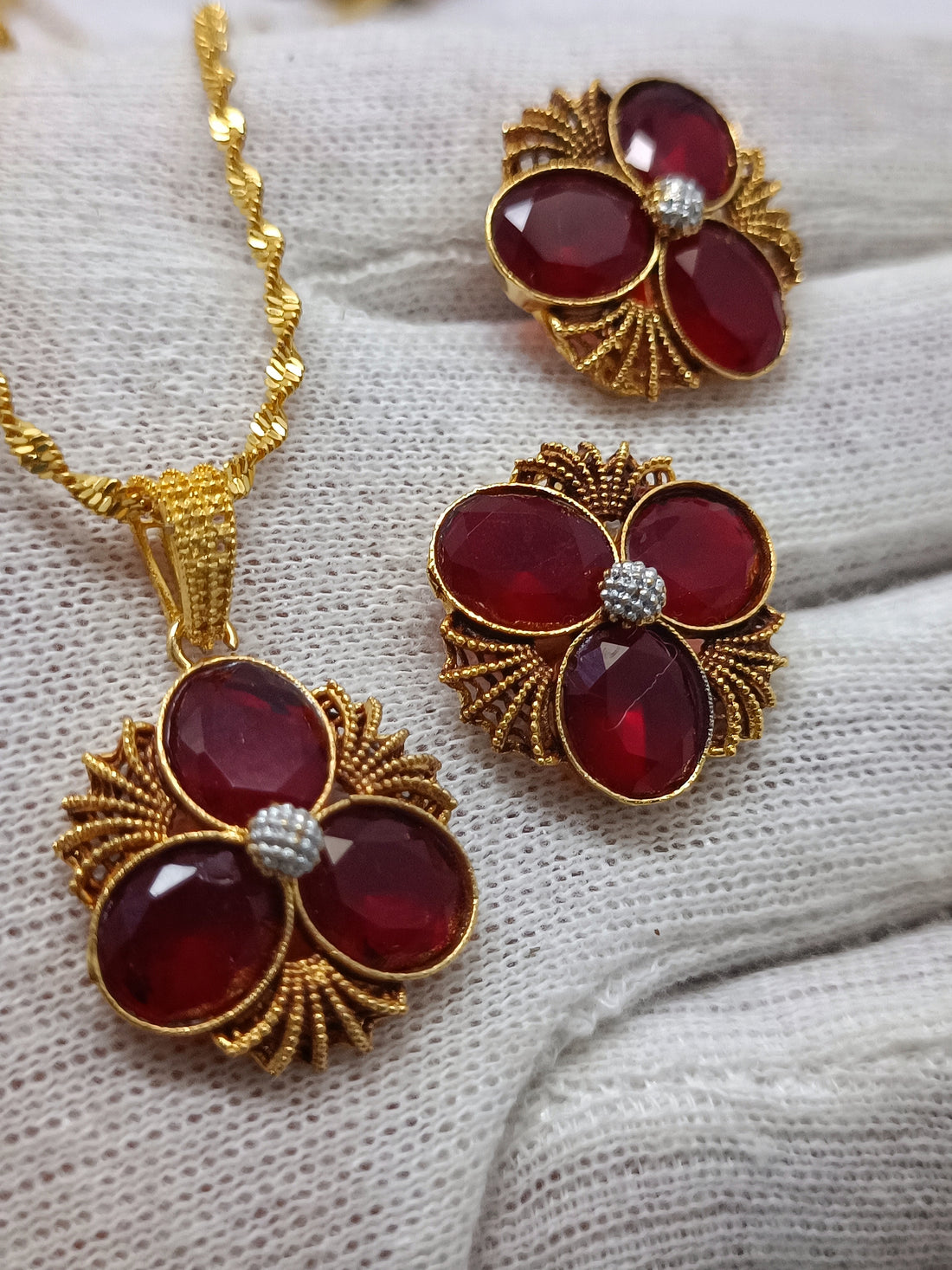 locket set red ruby