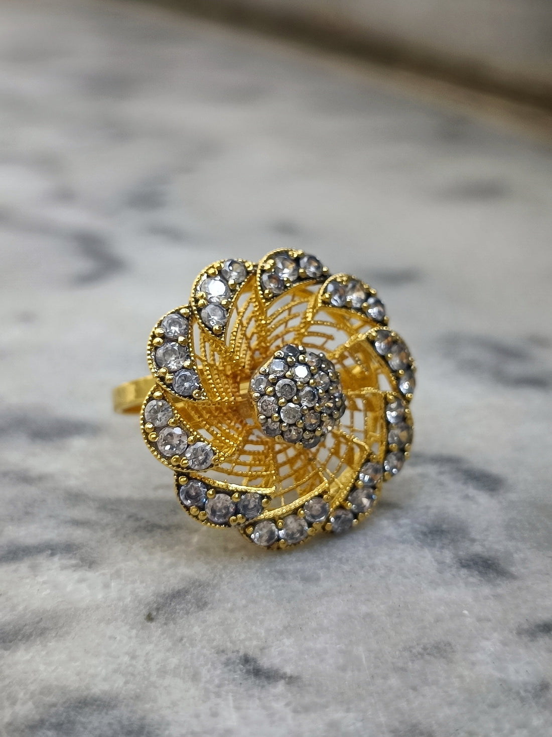Flower zirconia ring