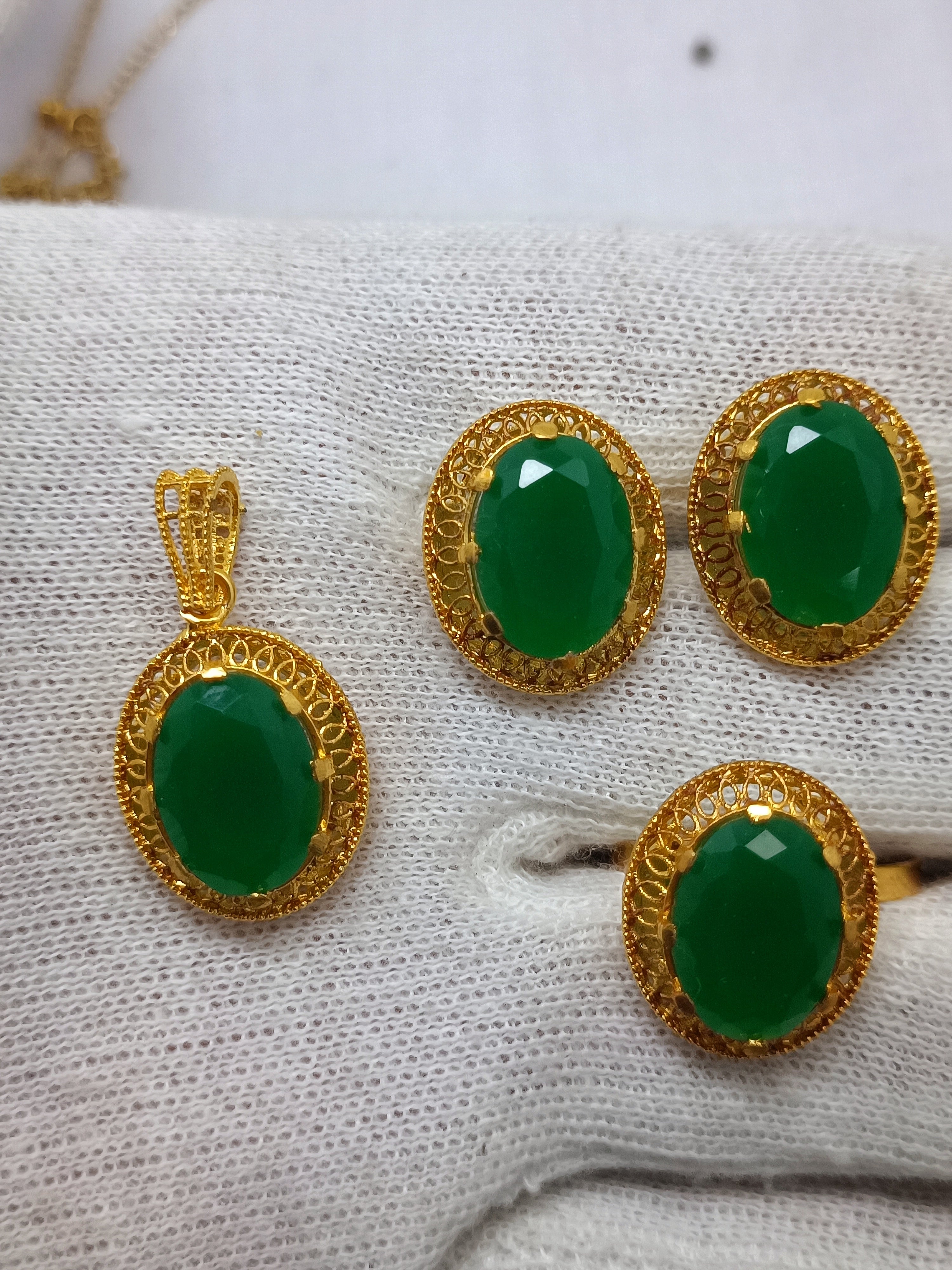 locket set  emrald
