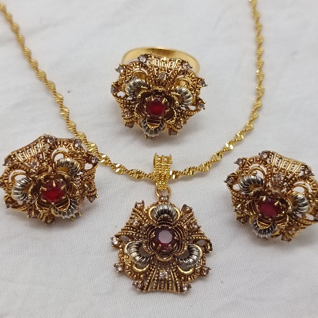 locket set  traditional