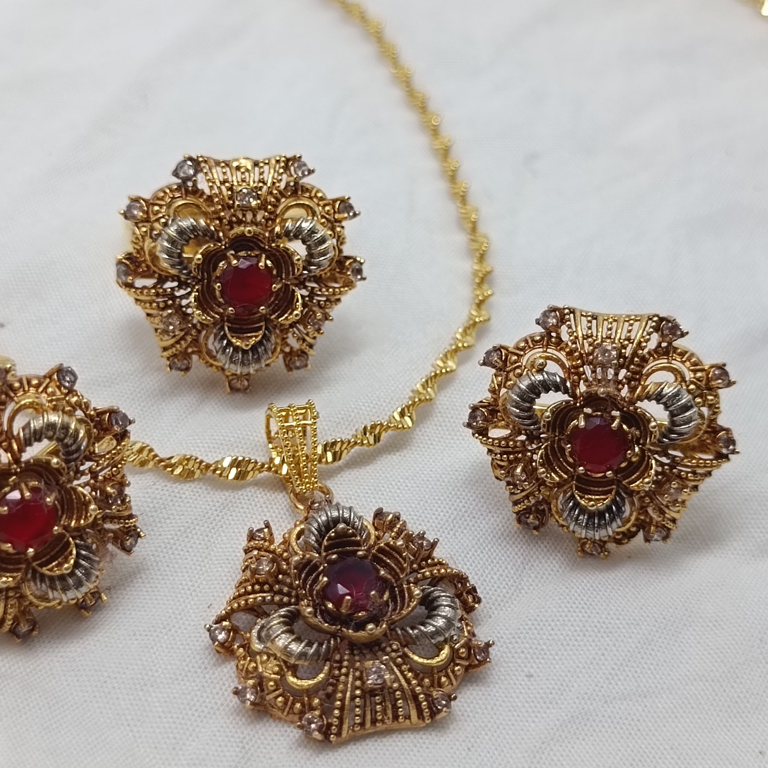 locket set  traditional