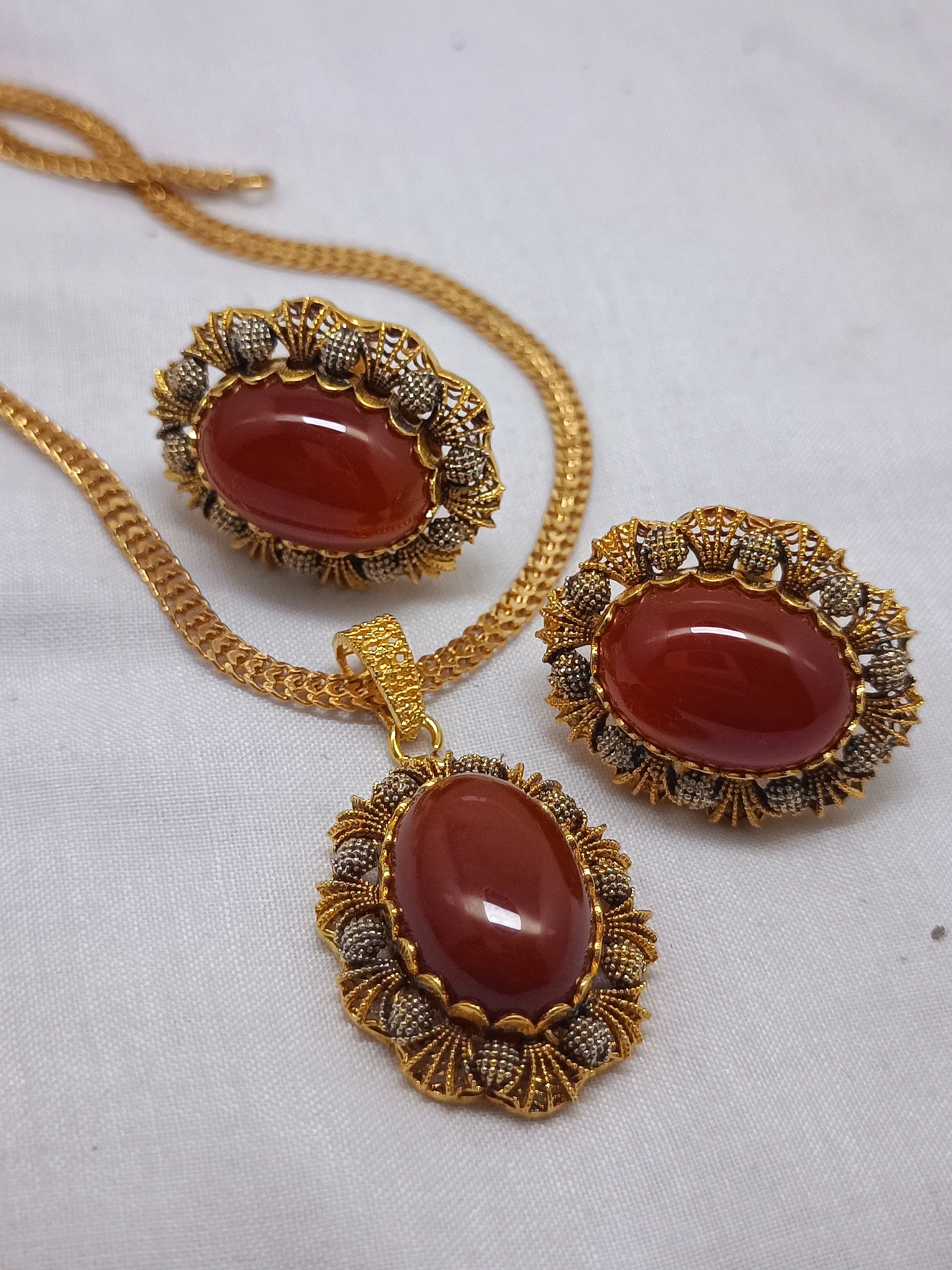 Aqeeq locket set