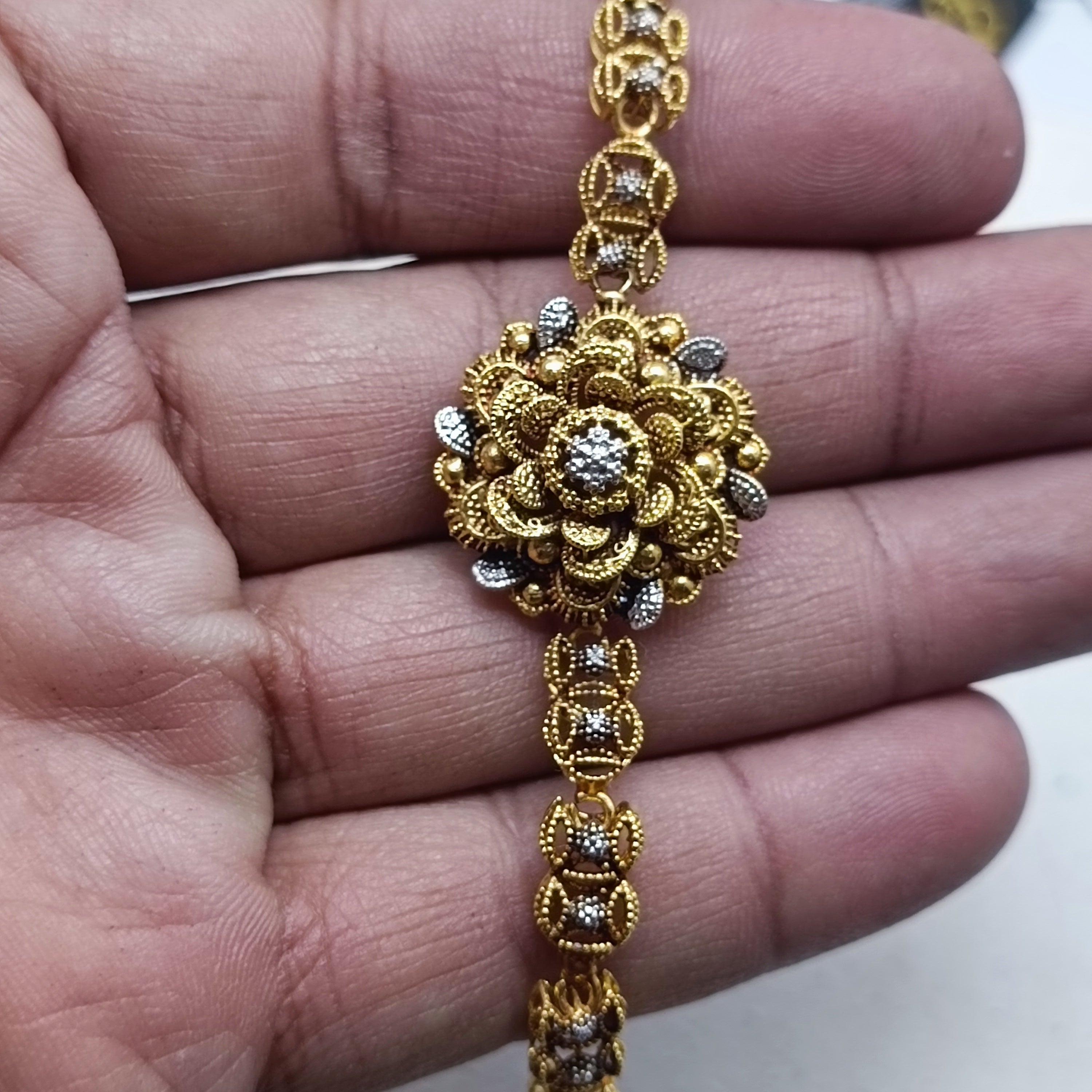 Beautiful flower bareclet