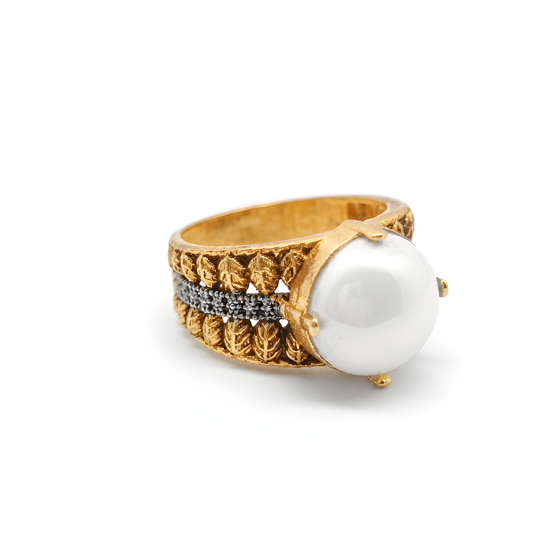 Band pearl ring